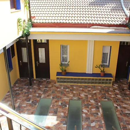 Media Luna 게스트하우스 3*